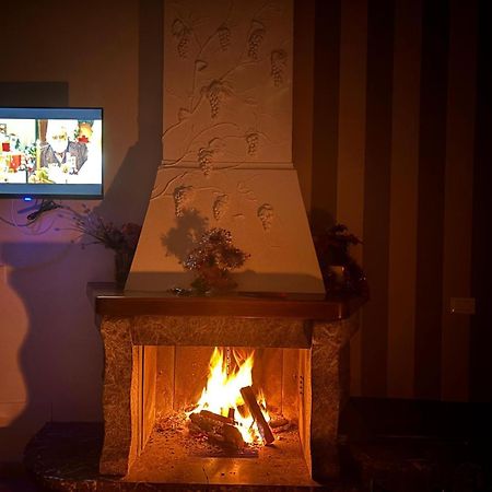 Casa Vacanze Etna ลิงกัวกลอสซา ภายนอก รูปภาพ