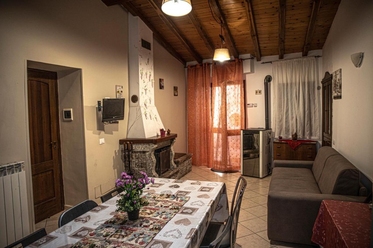 Casa Vacanze Etna ลิงกัวกลอสซา ภายนอก รูปภาพ