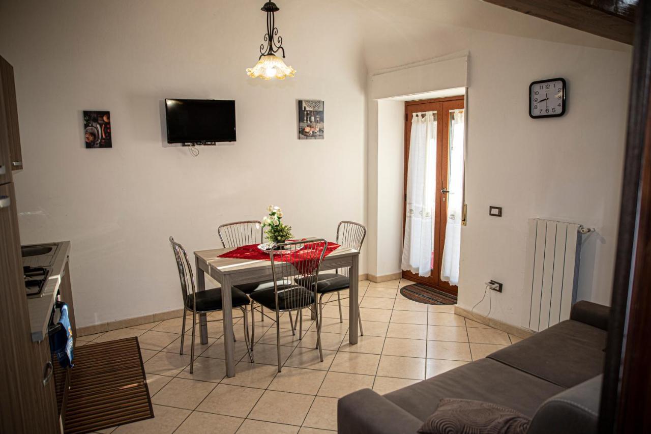 Casa Vacanze Etna ลิงกัวกลอสซา ภายนอก รูปภาพ
