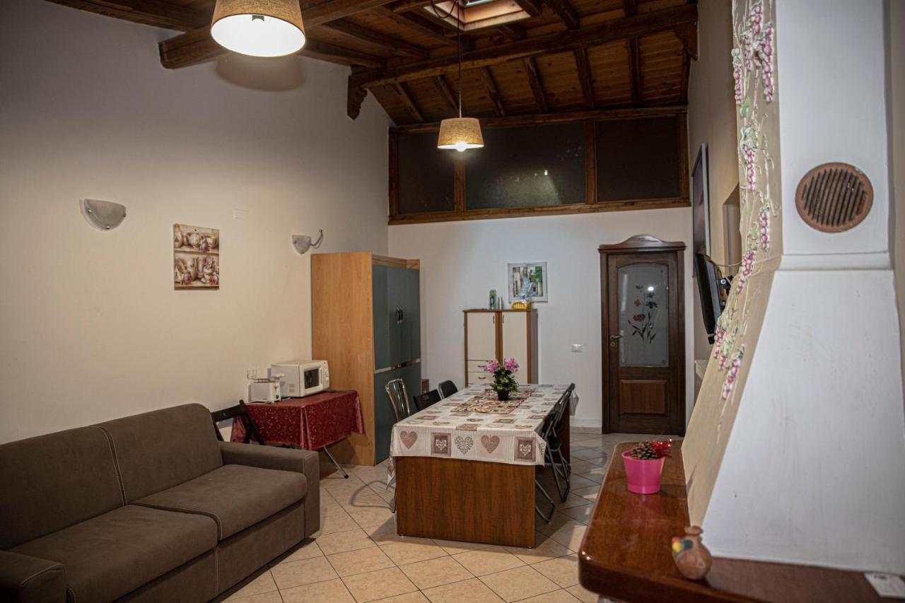 Casa Vacanze Etna ลิงกัวกลอสซา ภายนอก รูปภาพ